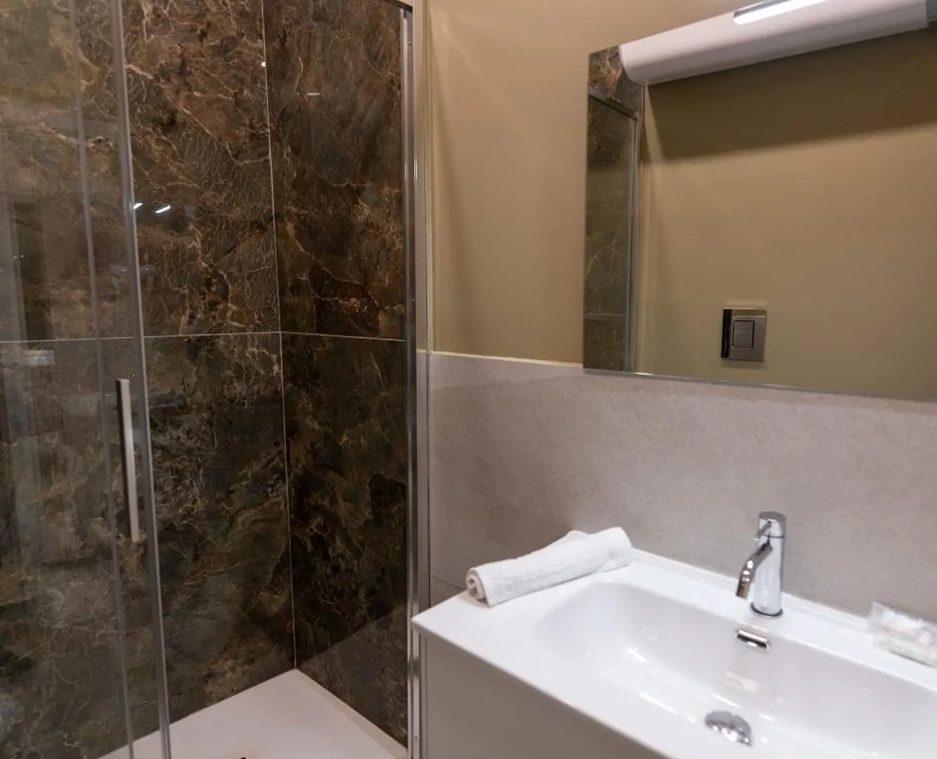 Suites Gaudioso Napoli Center 0*, Naples Italy
