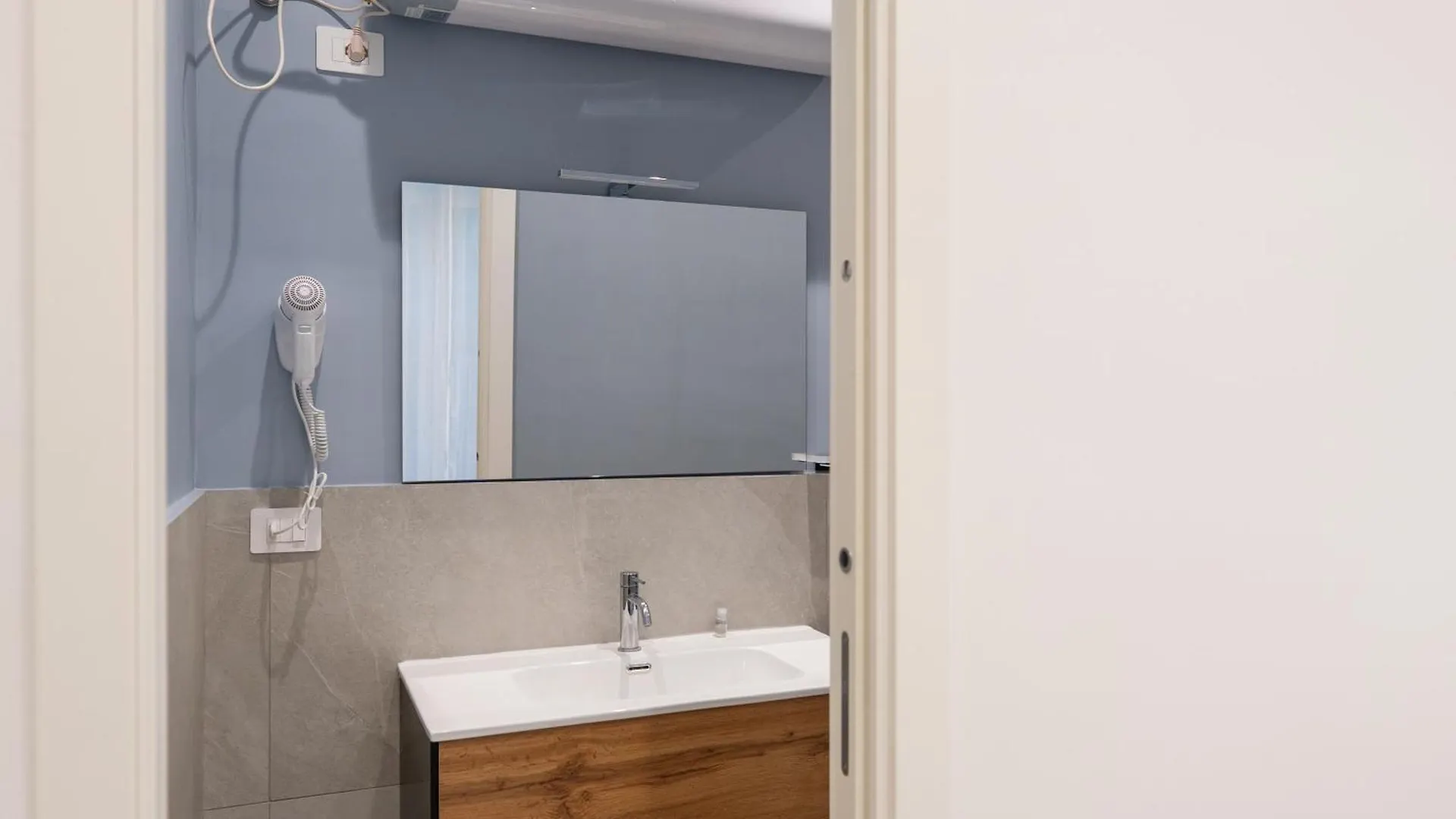 Suites Gaudioso Napoli Center 0*, Naples