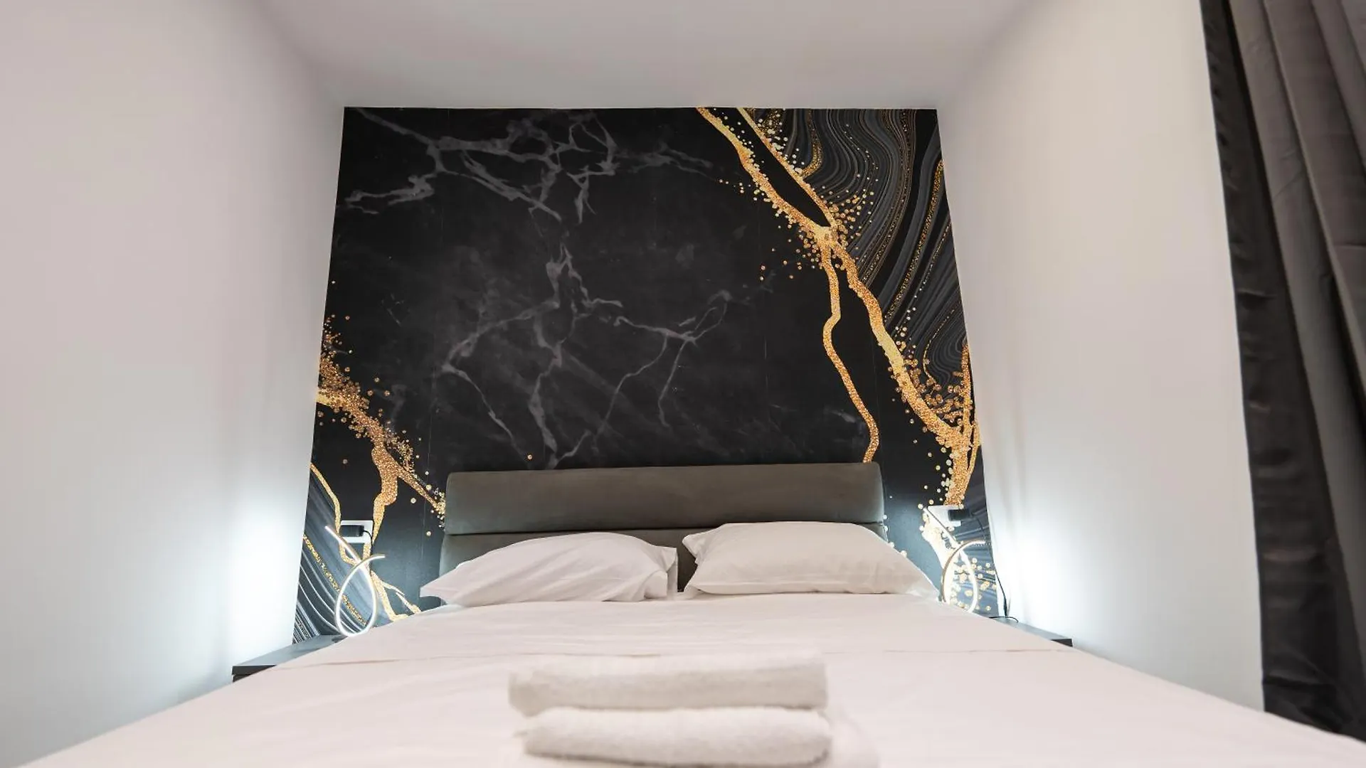 Suites Gaudioso Napoli Center 0*, Naples Italy
