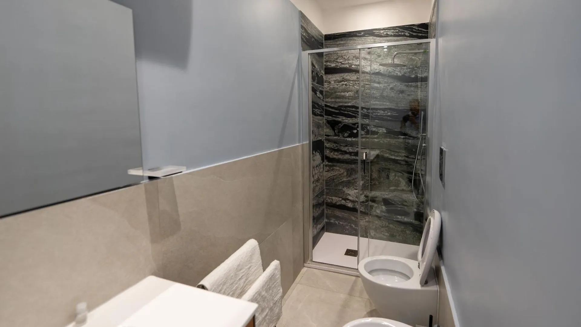 Suites Gaudioso Napoli Center 0*, Naples Italy